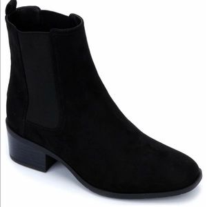 Kenneth Cole Salt Chelsea Booties